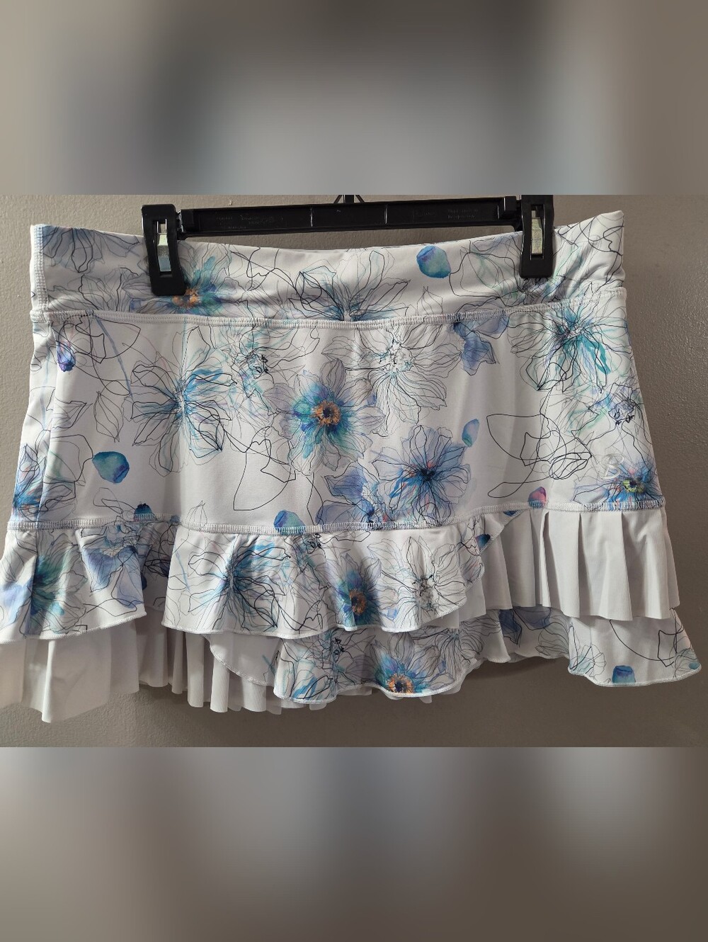 Sofibella White Floral Ruffle Tennis Skirt/skort with Blue Accents. Sz XL